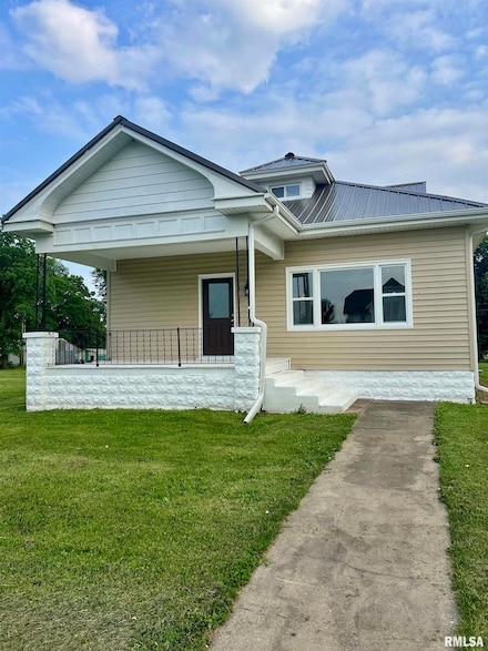 111 W Prairie St, Camp Point, IL 62320