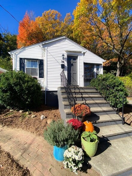 76 Longwood Ave, Providence, RI 02908