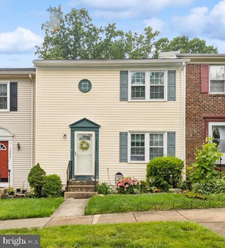 12328 Woodlawn Ct, Woodbridge, VA 22192