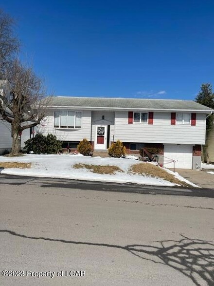 455 Samuels Ave, Hazleton, PA 18201