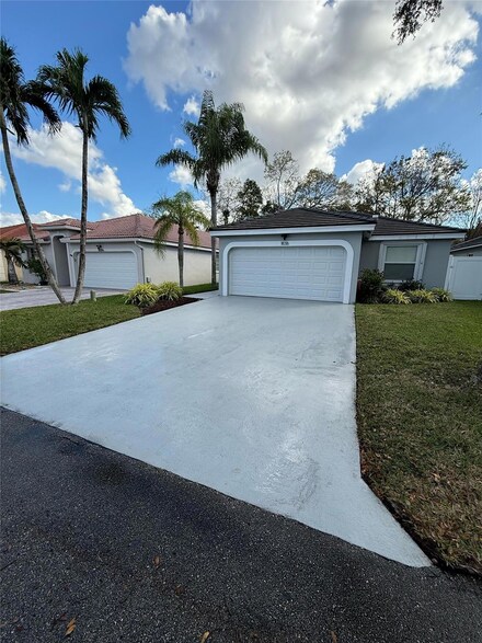 18316 NW 6th St, Pembroke Pines, FL 33029