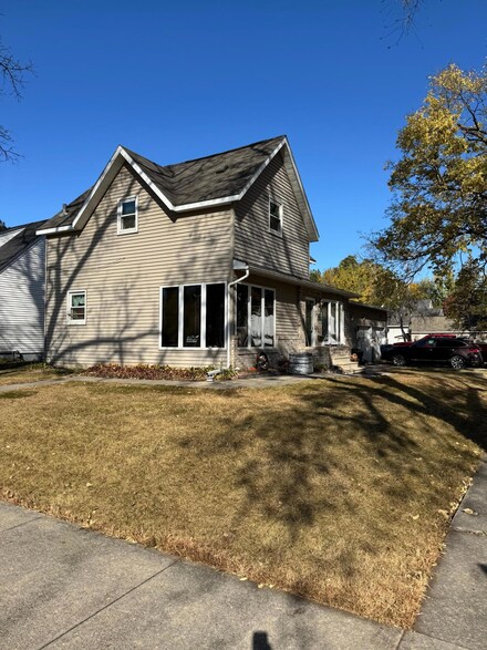 600 Maple St SW, Sleepy Eye, MN 56085