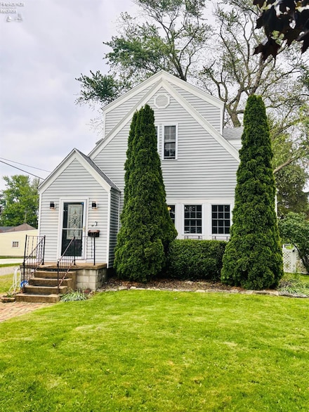417 Harrison St, Port Clinton, OH 43452