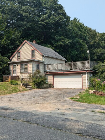 496 Old Greene Rd, Lewiston, ME 04240