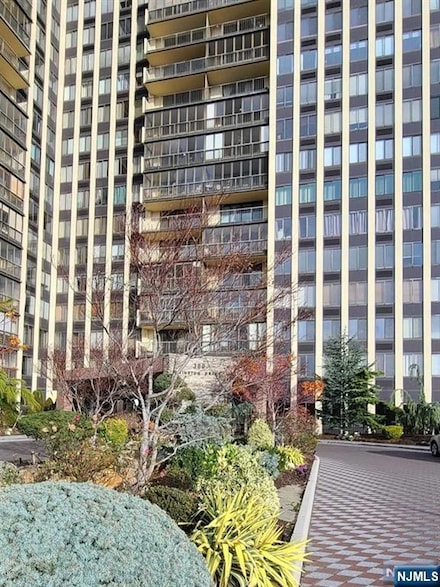 300 Winston Dr Unit 1609, Cliffside Park, NJ 07010