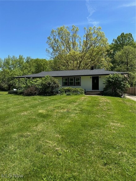 16843 Valley Rd, Chagrin Falls, OH 44023