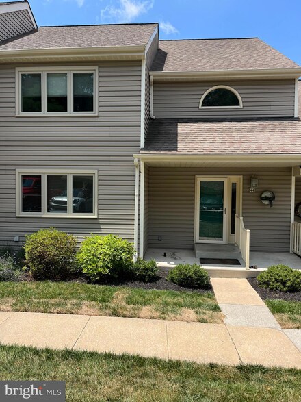 44 Lakeview Ct, Downingtown, PA 19335