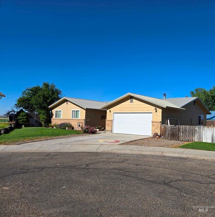 787 Skyhawk Dr, Ontario, OR 97914