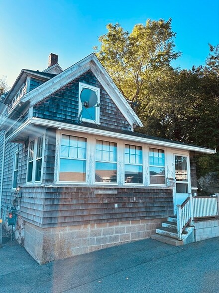 14 Stanley Ct, Gloucester, MA 01930