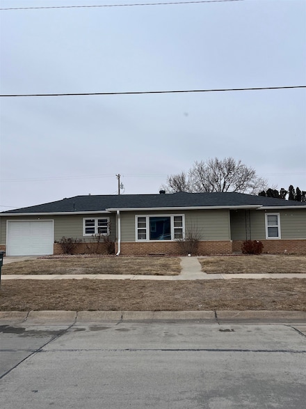 2406 W 9th St, Hastings, NE 68901