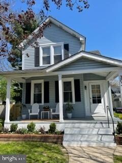 303 7th St, Riverton, NJ 08077