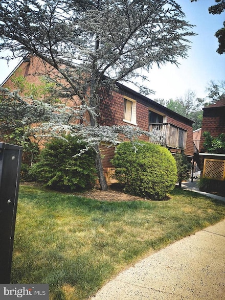 312 Meadow Woods Ln, Lawrence Township, NJ 08648