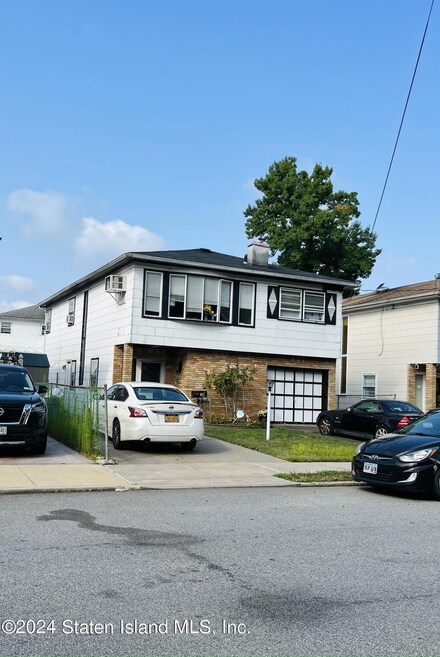 108 Montreal Ave, Staten Island, NY 10306