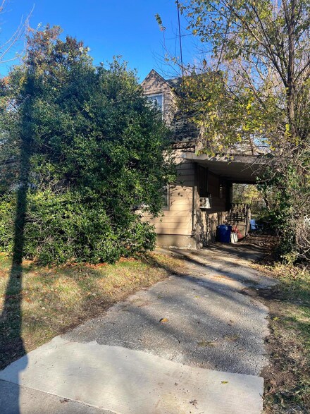 1120 S Crutcher Ave, Springfield, MO 65804