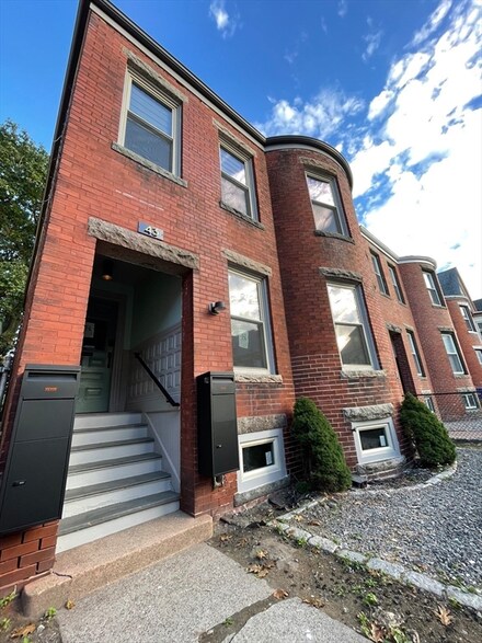 43 Saxton St Unit 2, Dorchester, MA 02125