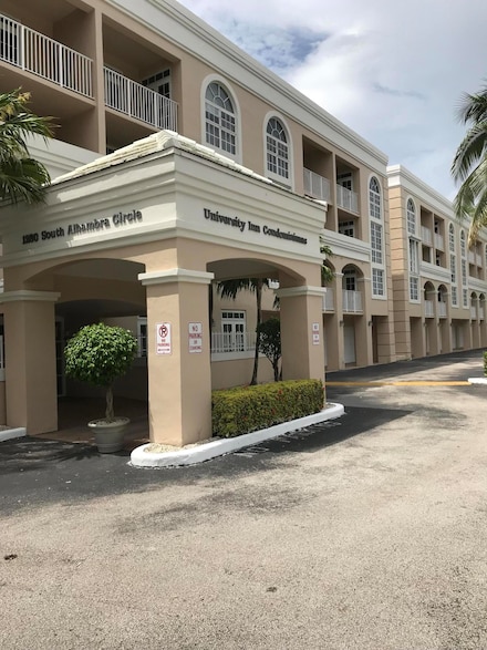 1280 S Alhambra Cir Unit 1221, Coral Gables, FL 33146