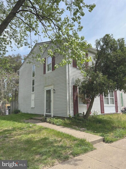 7946 Timarand Ct, Lorton, VA 22079
