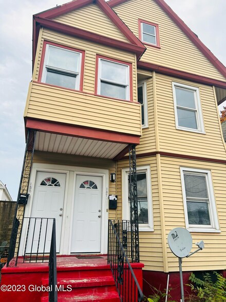 135 Duane Ave, Schenectady, NY 12307