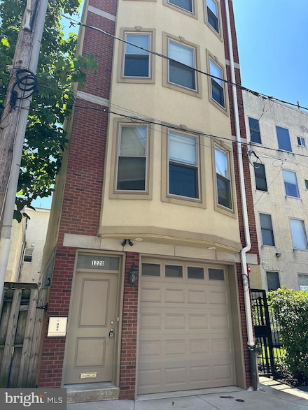 1228 Nectarine St, Philadelphia, PA 19123