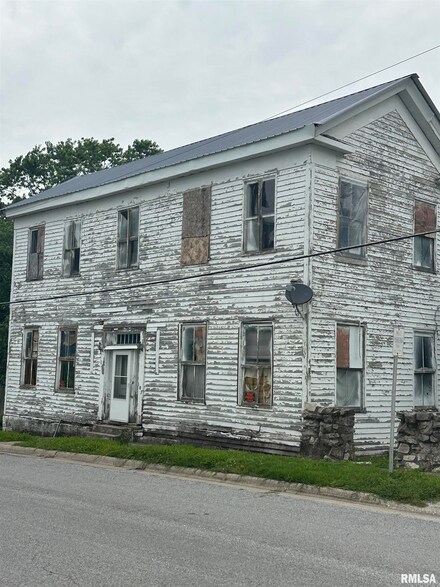 107 W Market St, Jonesboro, IL 62952