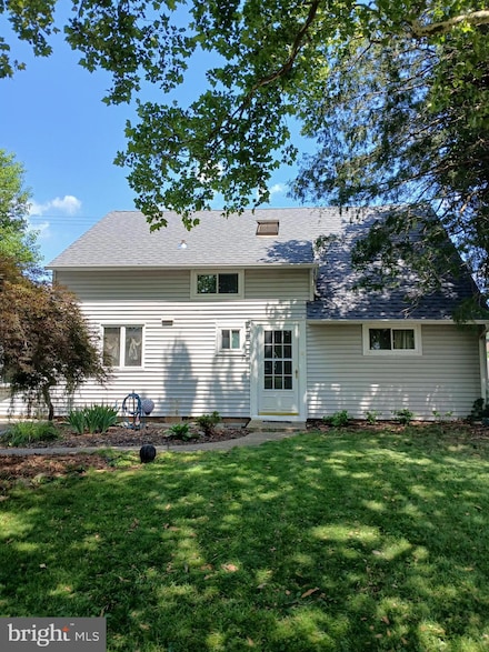 29 Crabtree Dr, Levittown, PA 19055