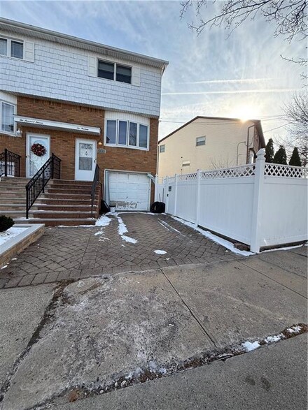 213 Crossfield Ave, Staten Island, NY 10312