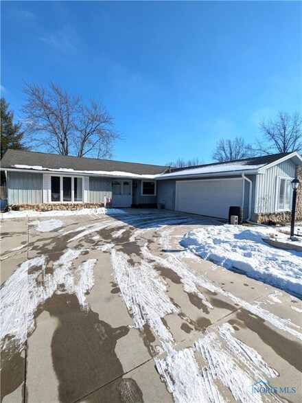 1915 Ginter Rd, Defiance, OH 43512