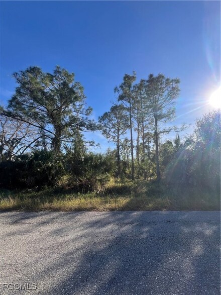 900 E 9th St, Lehigh Acres, FL 33972