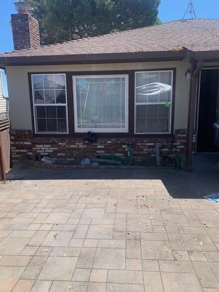 111 Wilshire Ct, San Carlos, CA 94070