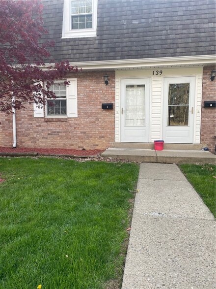 139 Whitestown Village Unit E, Butler, PA 16001