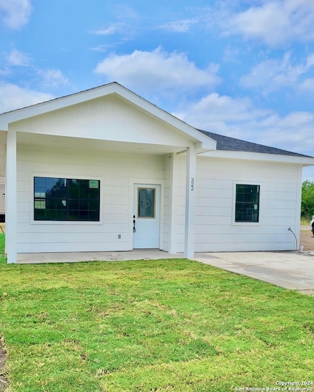 322 S Taylor Ave, La Pryor, TX 78872