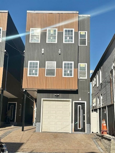 41 W 19th St, Bayonne, NJ 07002