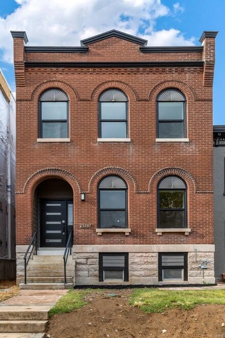 4207 Norfolk Ave, Saint Louis, MO 63110