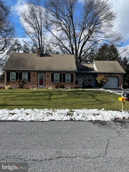 15 Pennwood Rd, Lebanon, PA 17042