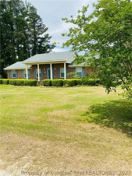 541 N Broad Ridge Rd, Orrum, NC 28369