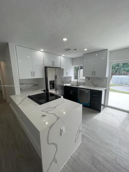 912 NE 5th St, Hallandale Beach, FL 33009