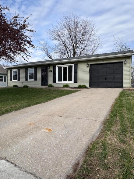 2102 Berwick Dr, Valparaiso, IN 46383