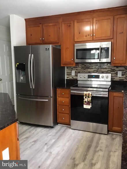 5200 Lake Ave, Shady Side, MD 20764