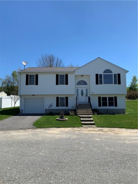 100 Evelyns Way, Fall River, MA 02724