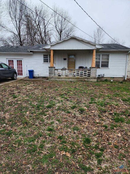 203 S Lawn St, Windsor, MO 65360