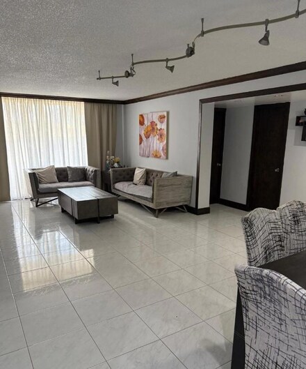 1833 S Ocean Dr, Hallandale Beach, FL 33009