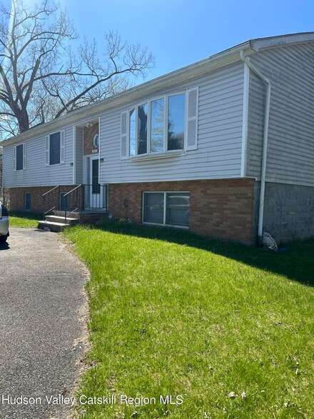 198 Doris St, Port Ewen, NY 12466