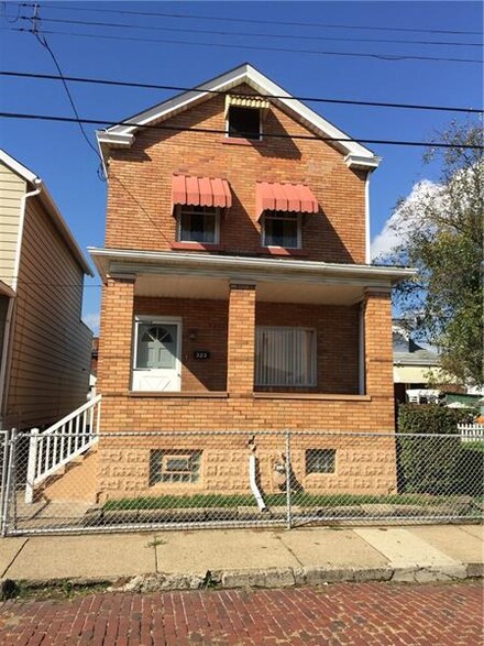 323 Campbell St, Mc Kees Rocks, PA 15136