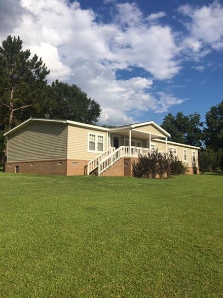 150 Mcdaniel Rd, Dothan, AL 36301
