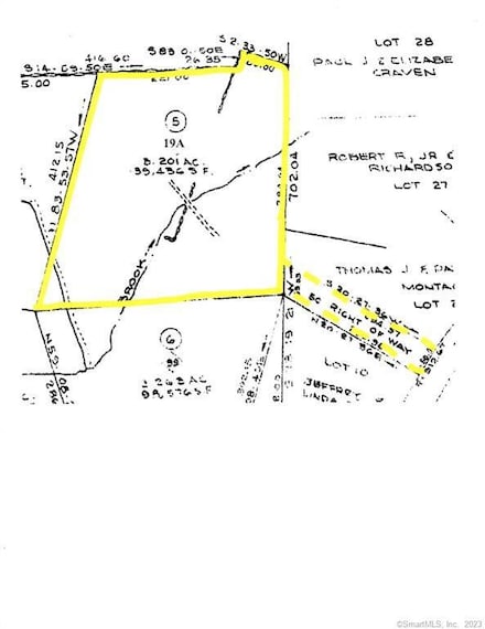 19 Apache Dr, Brookfield, CT 06804