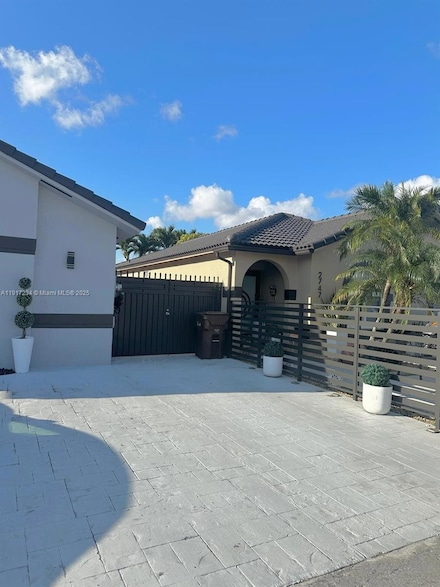 2753 W 68th Place, Hialeah, FL 33016