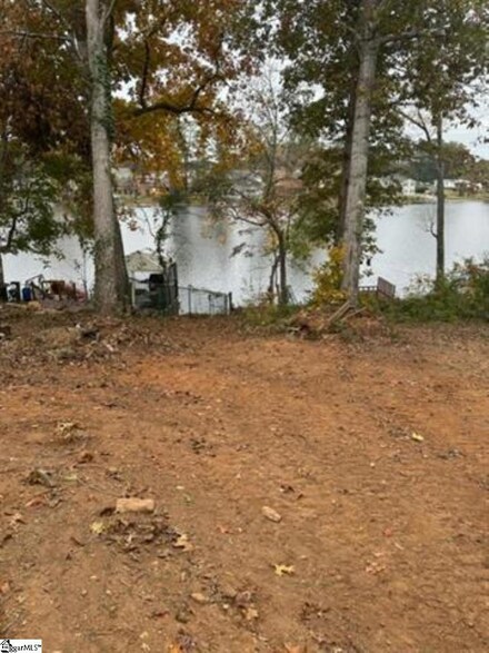 406 S Lakeview Dr, Duncan, SC 29334