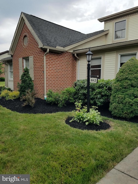 102 Strayer Dr, Carlisle, PA 17013
