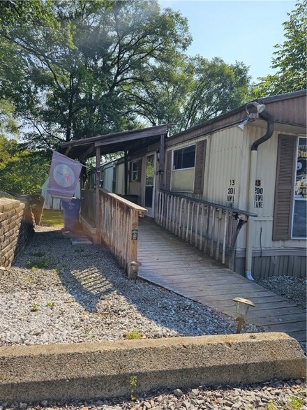 200 Iowa Ln, North Huntingdon, PA 15642