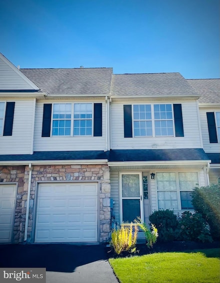 1902 Royal Ct, Royersford, PA 19468